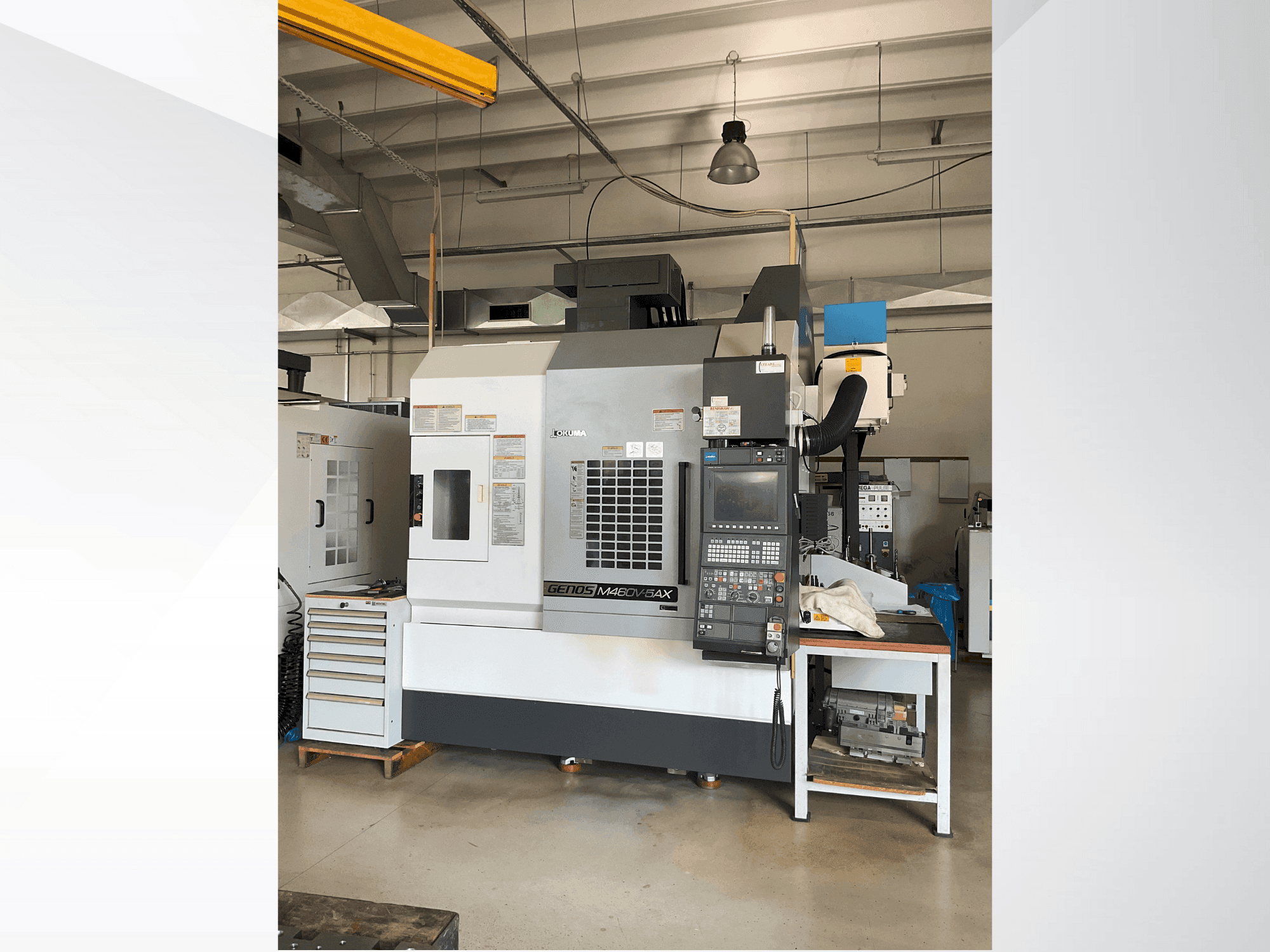 Vooraanzicht  van Okuma GENOS M460V-5AX  machine