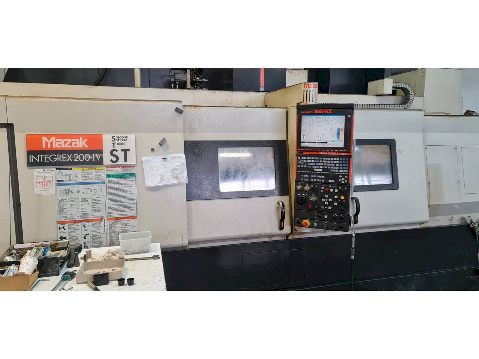 Vooraanzicht van Mazak Integrex 200-IV ST machine