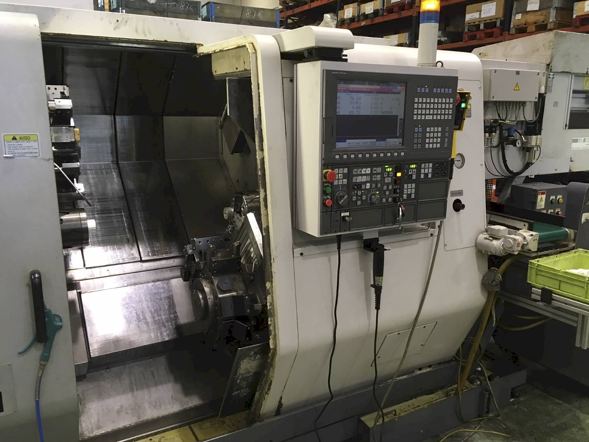 Vooraanzicht van Okuma LT 200-MY machine
