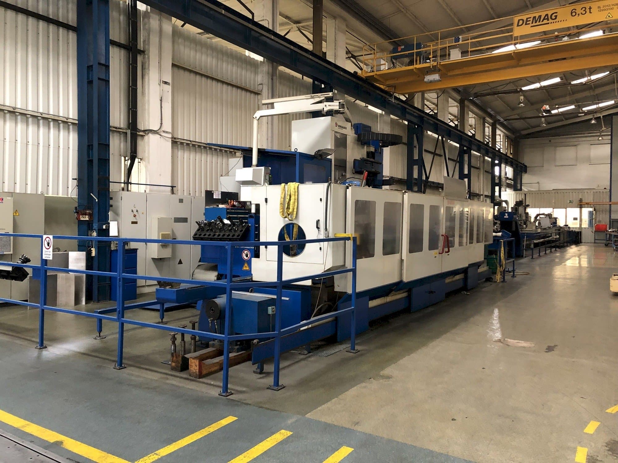 Vooraanzicht van Soraluce SP-8000 machine