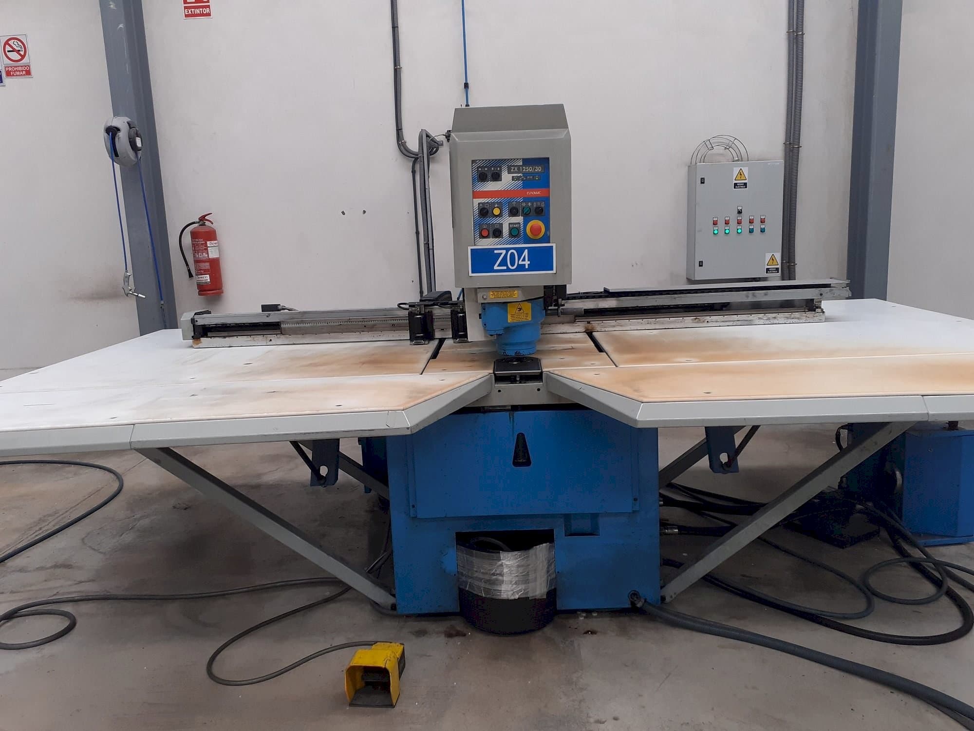 Vooraanzicht van Euromac ZX125-30 machine