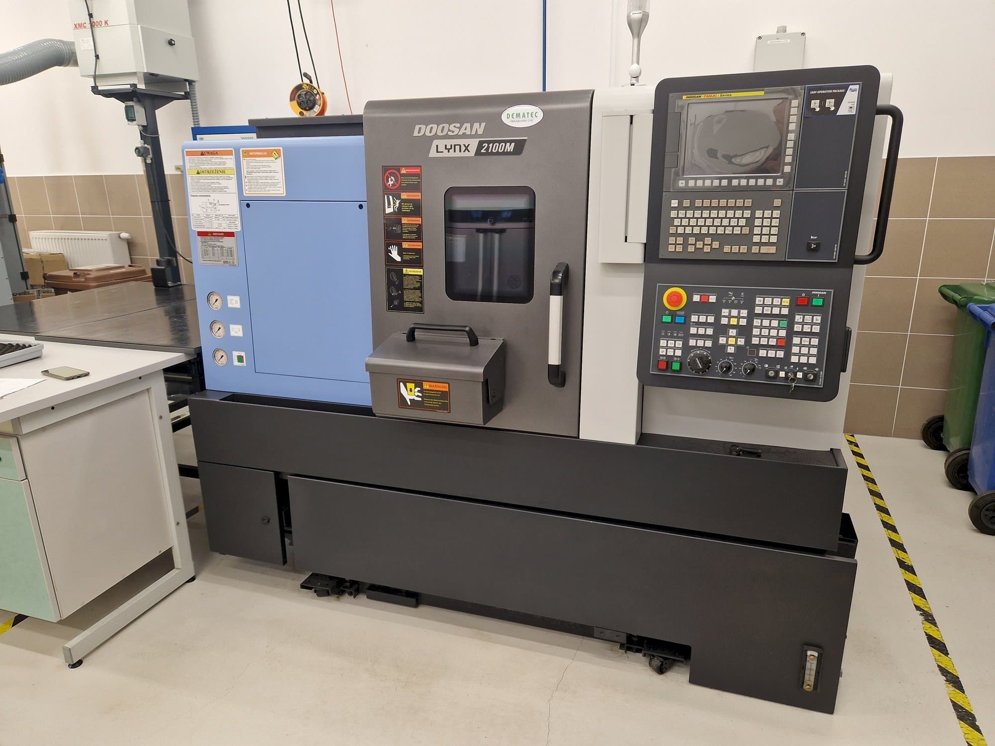 Vooraanzicht van Doosan Lynx 2100ME machine