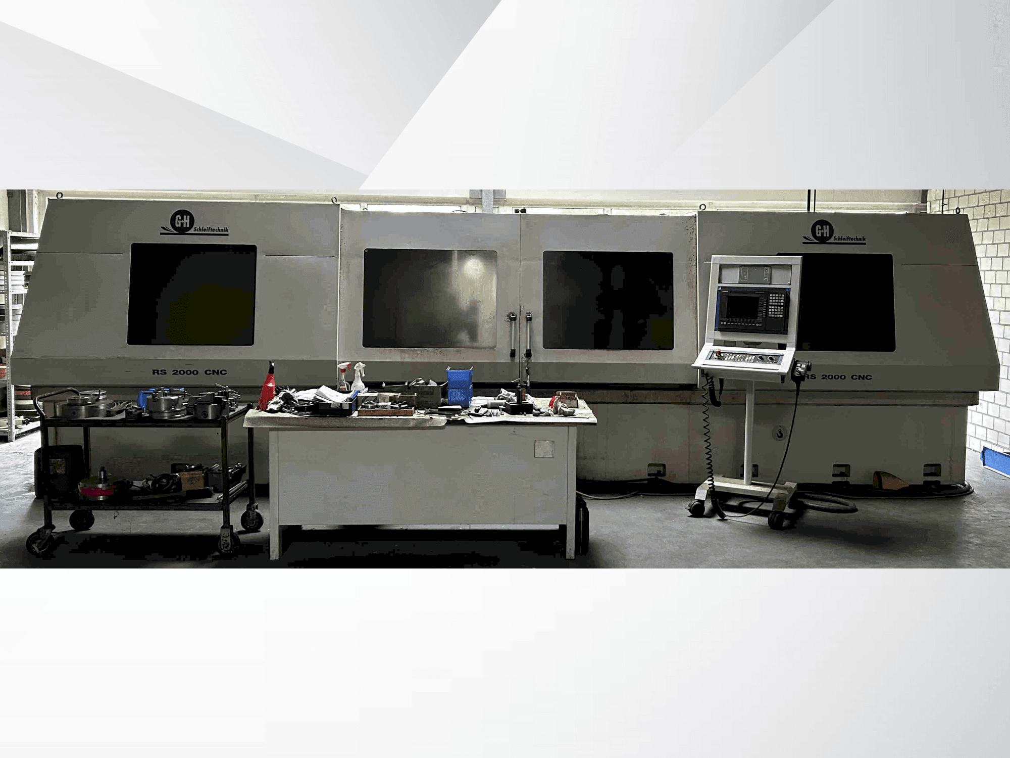 Vooraanzicht van GEIBEL & HOTZ RS 2000 CNC machine