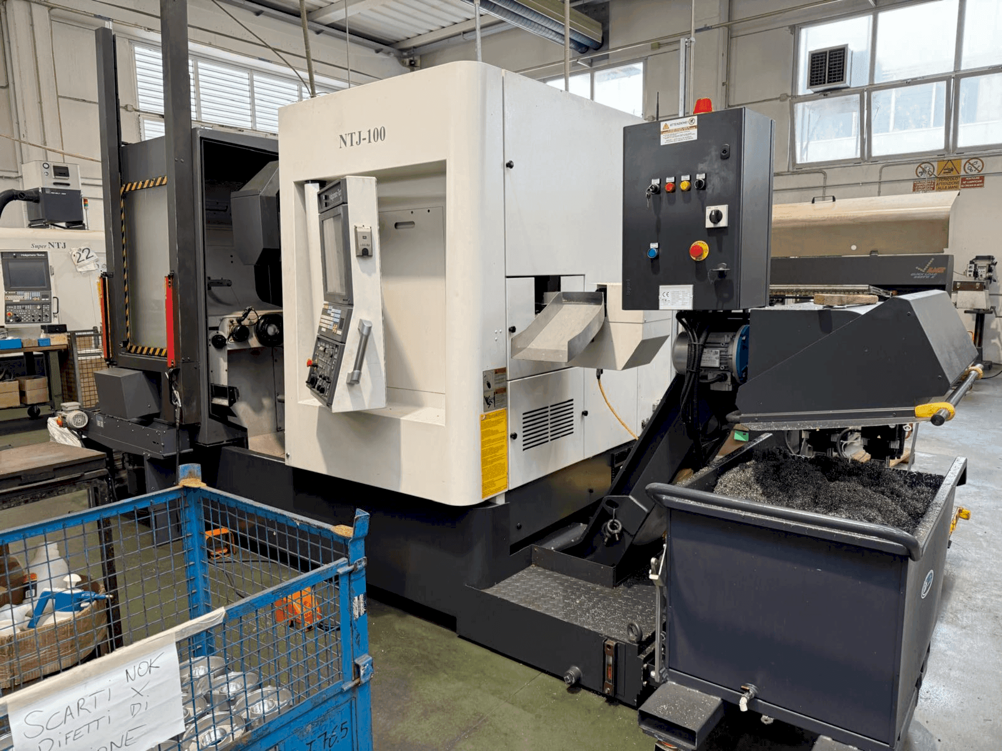 Vooraanzicht van NAKAMURA Super NTJ100 machine