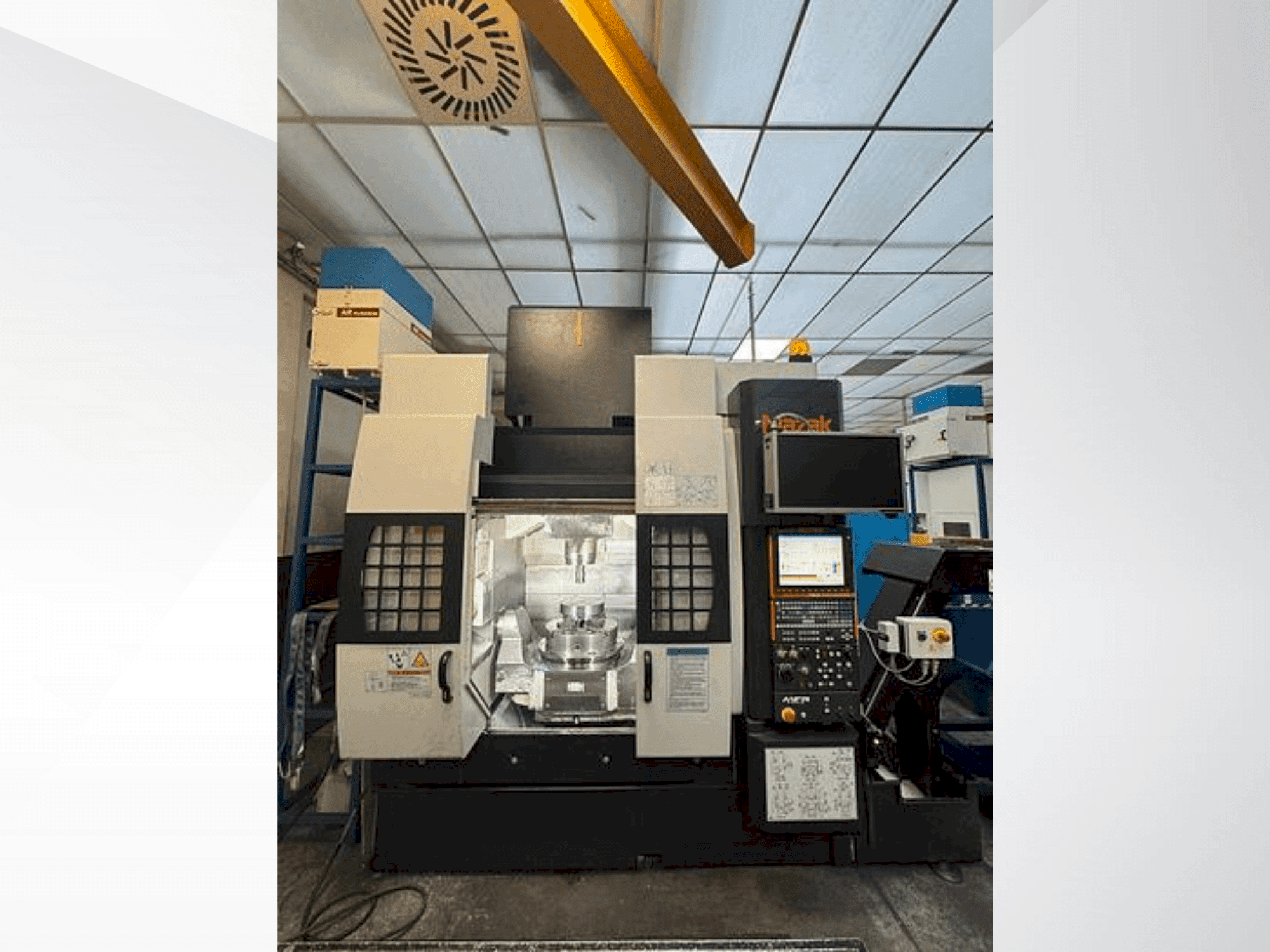 Vooraanzicht van Mazak Variaxis 630-5X T machine