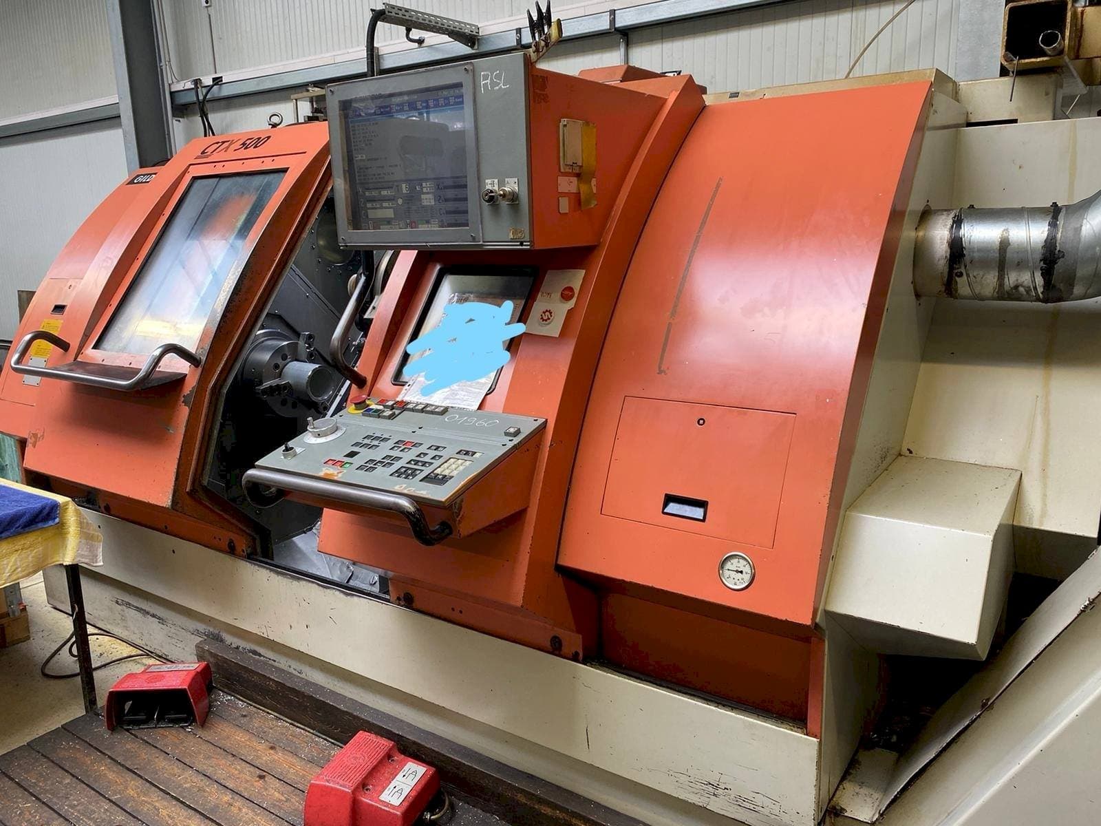 Rechts zijaanzicht van Gildemeister CTX 500 machine