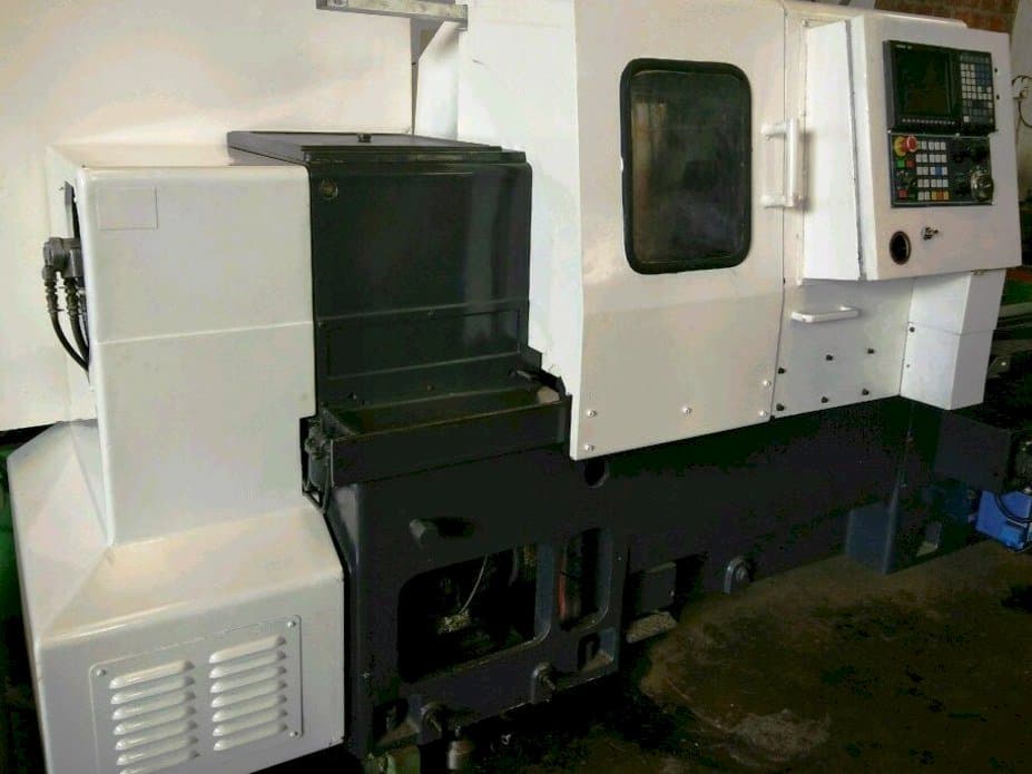 Vooraanzicht van MORI SEIKI TL3 machine