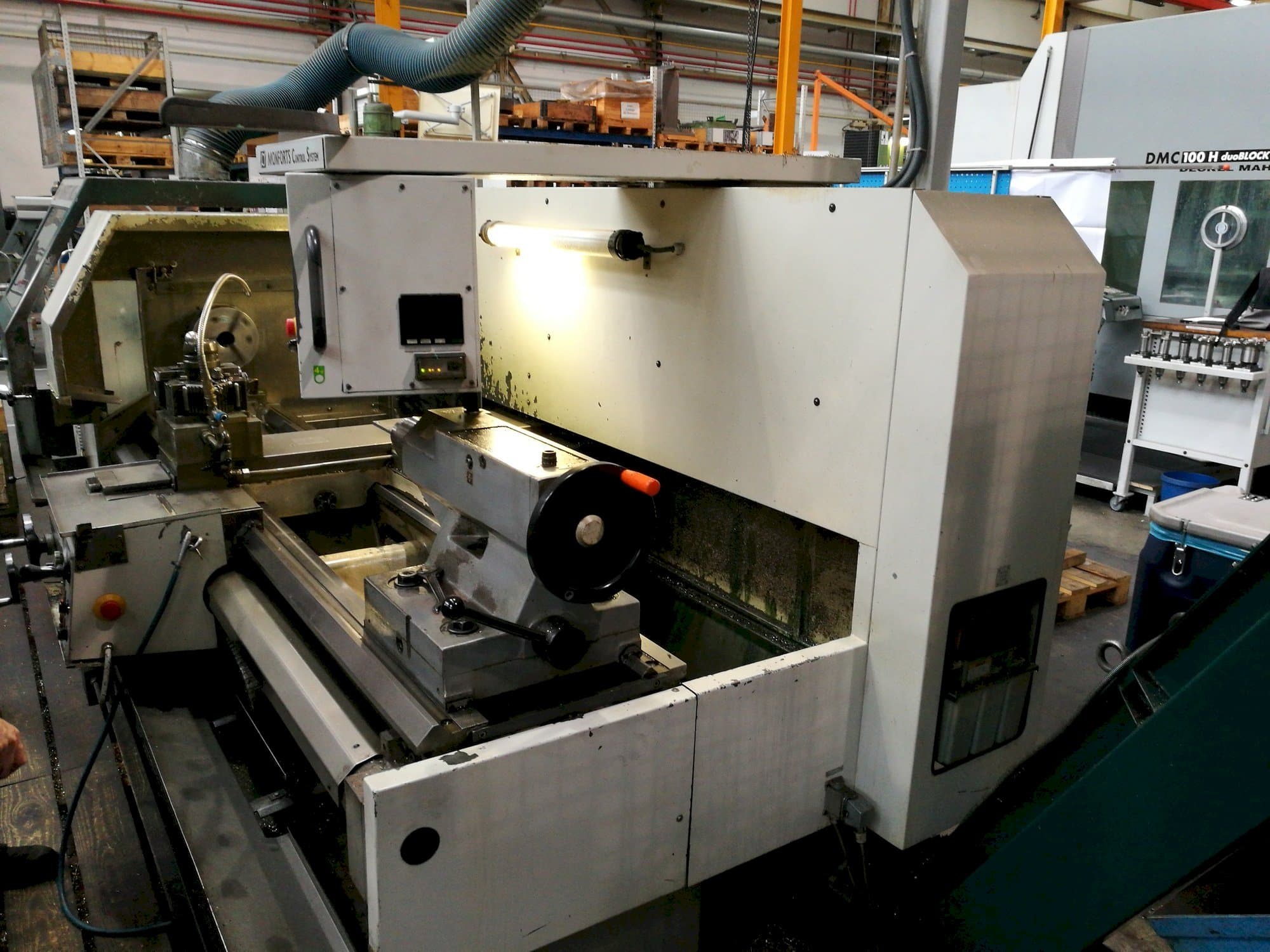 Vooraanzicht van Monforts KNC 6 machine