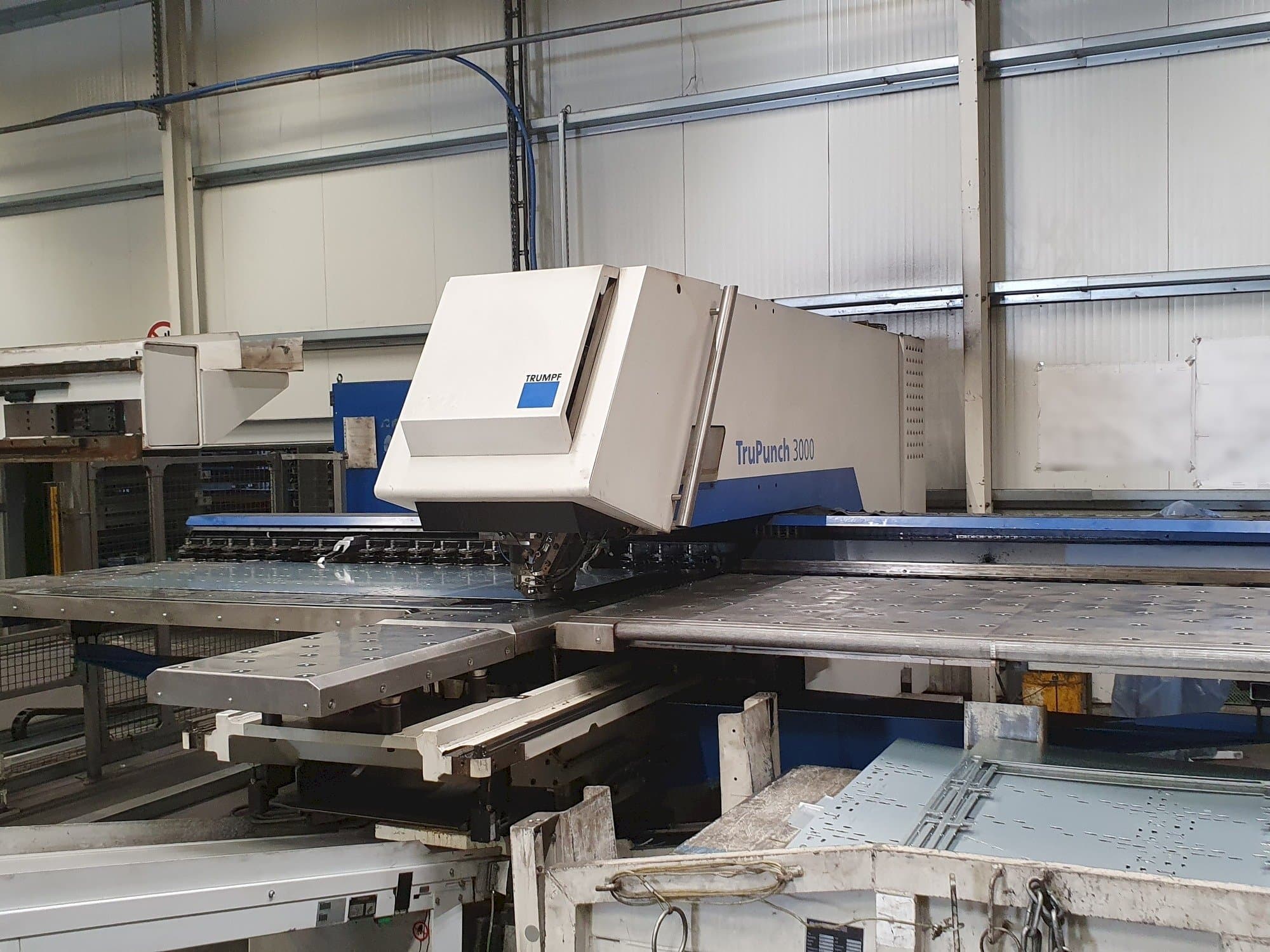 Vooraanzicht van Trumpf TruPunch 3000 machine
