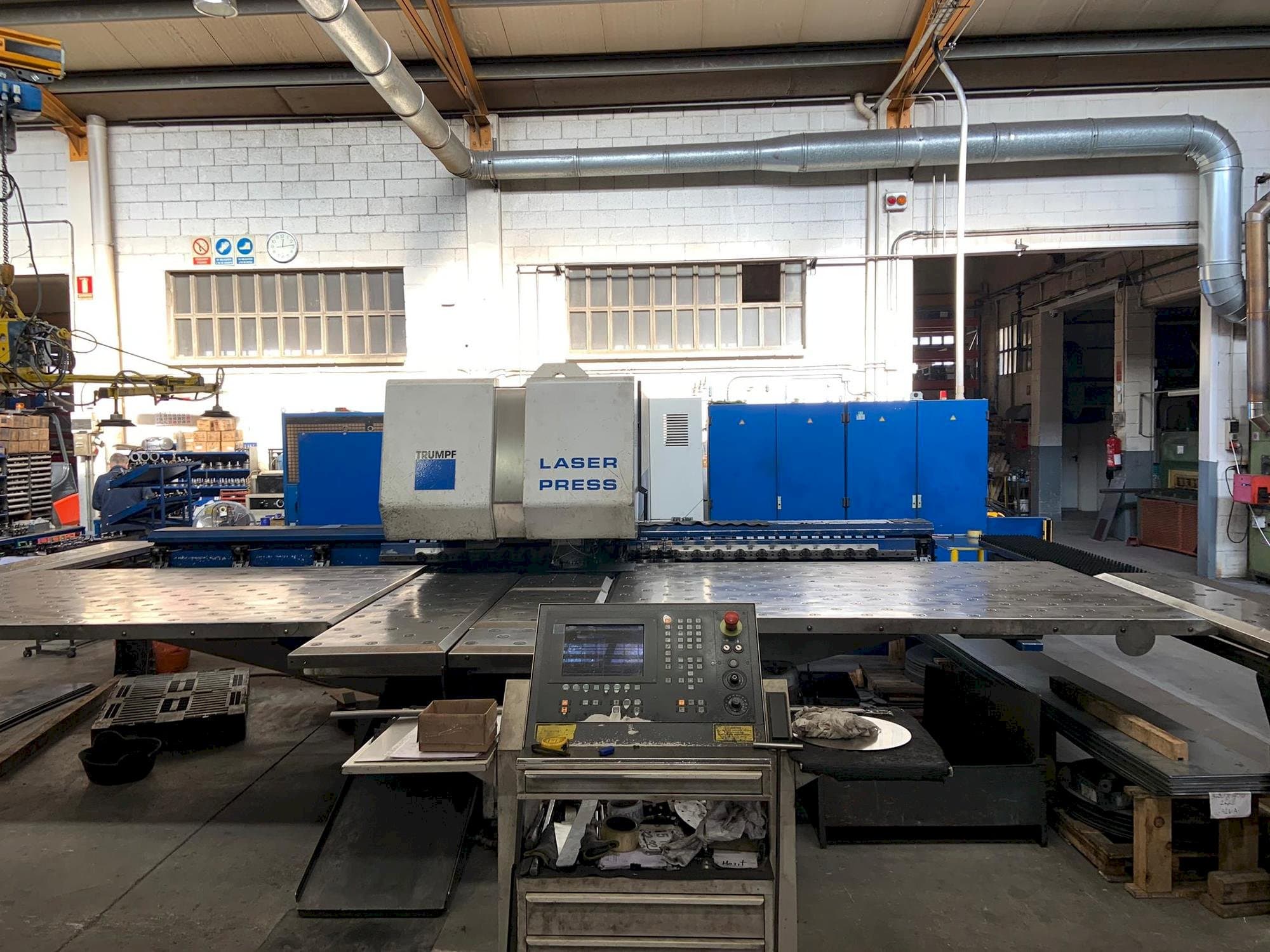 Vooraanzicht van Trumpf Trumatic 600 L machine