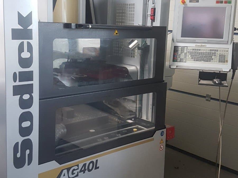 Vooraanzicht van Sodick AG40L machine