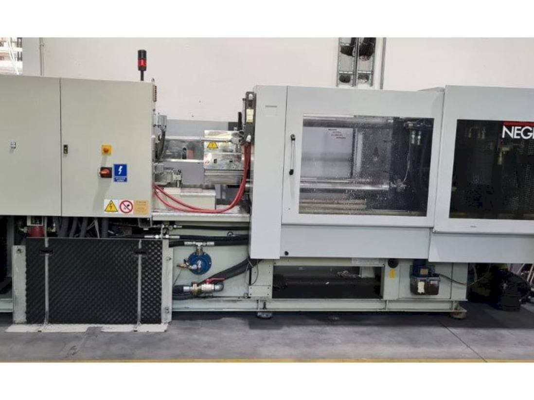 Vooraanzicht van Negri Bossi V210 machine
