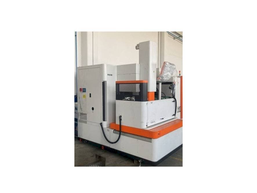 Vooraanzicht van AgieCharmilles FORM 30 machine