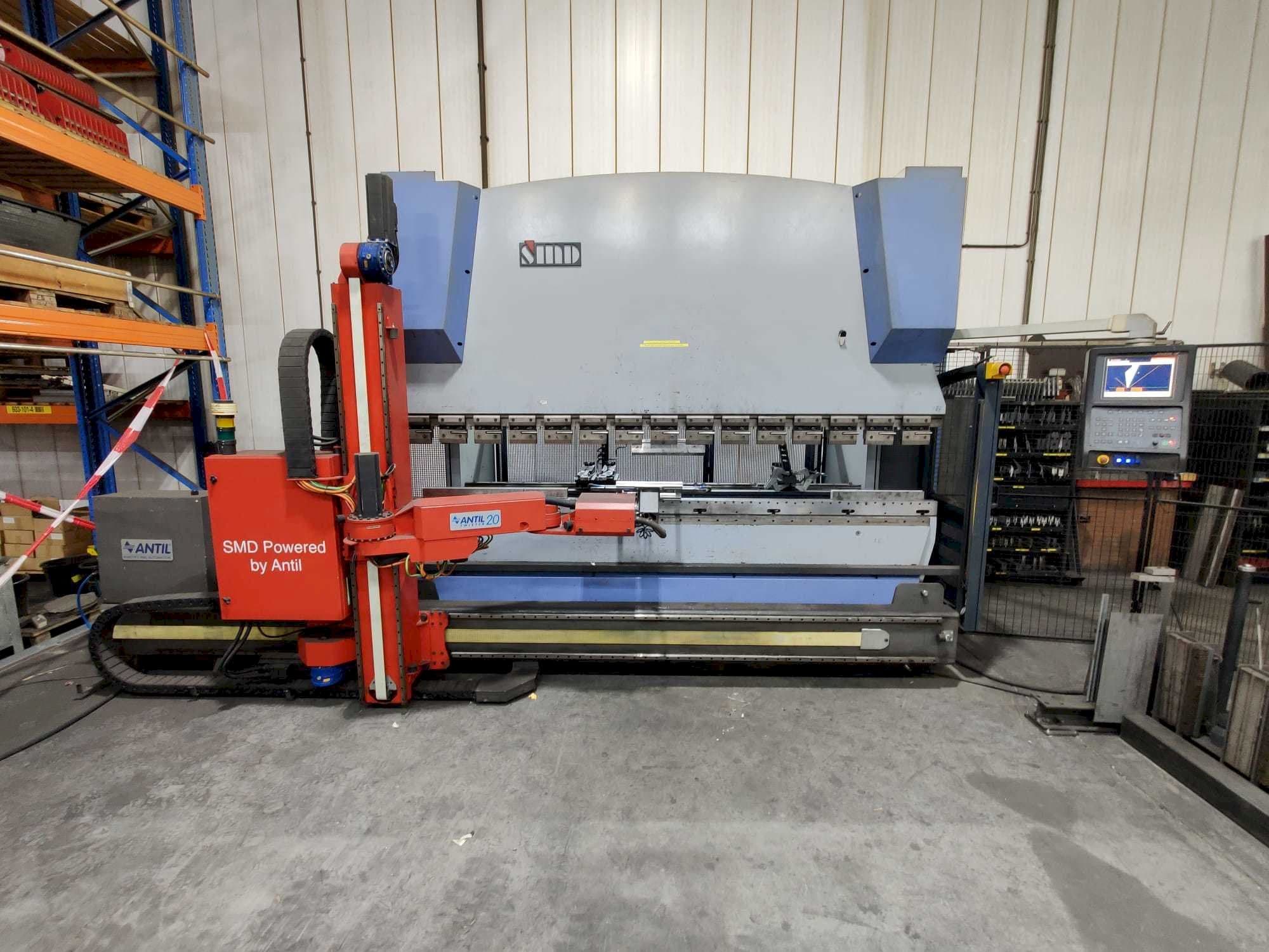 Vooraanzicht van SMD PBH 110-3100-4C machine