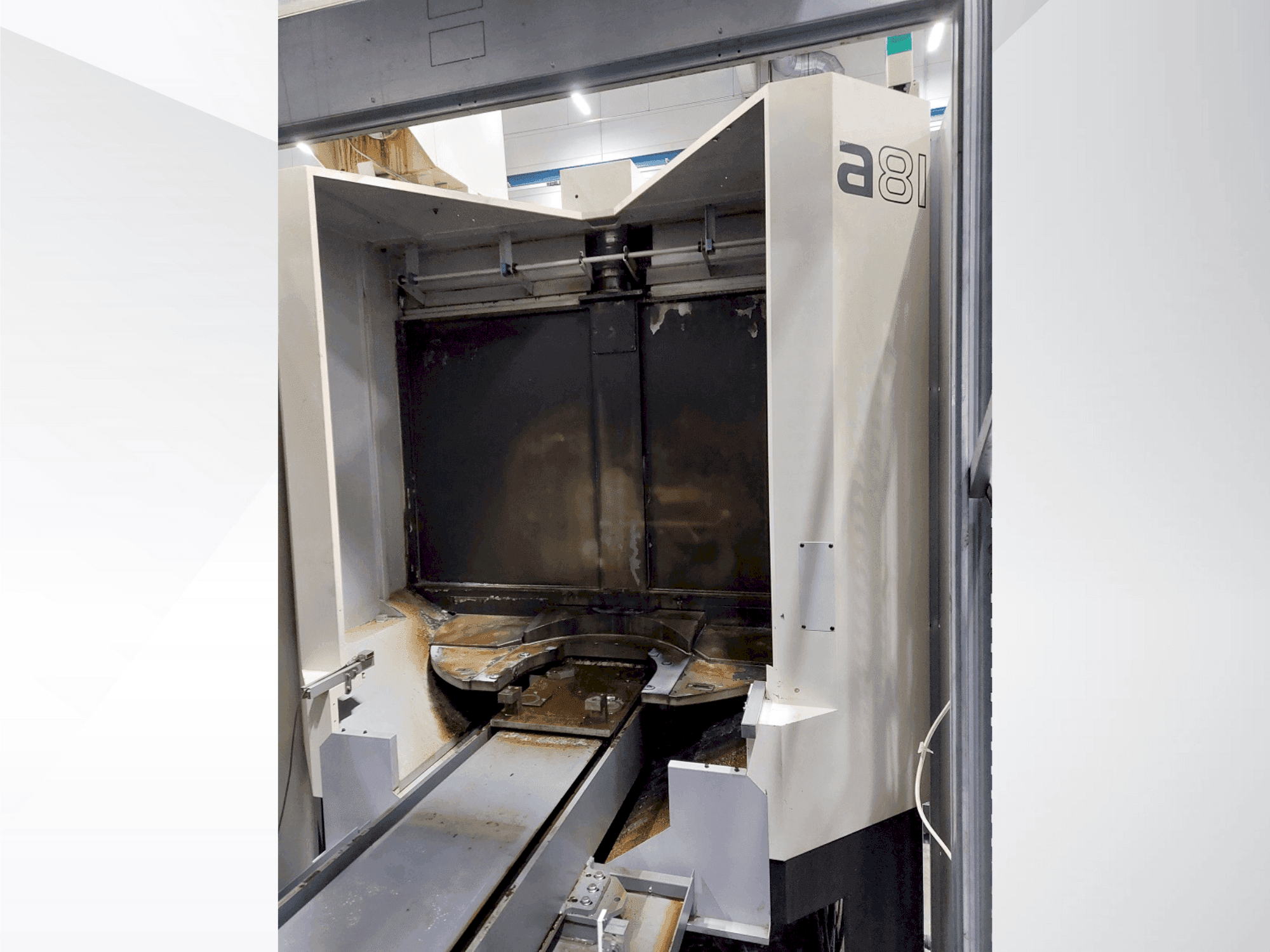 Vooraanzicht  van Makino a81  machine