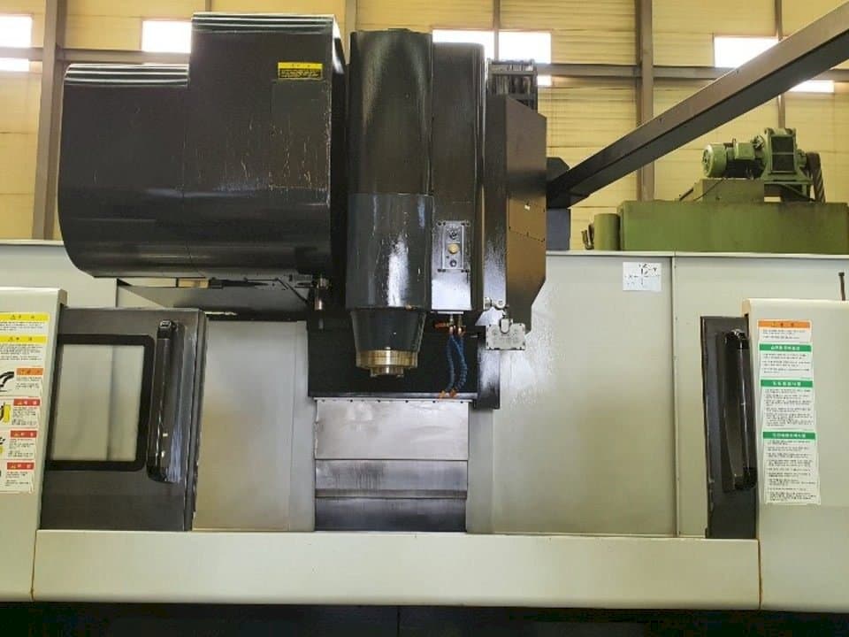 Vooraanzicht van Doosan VM 960L machine