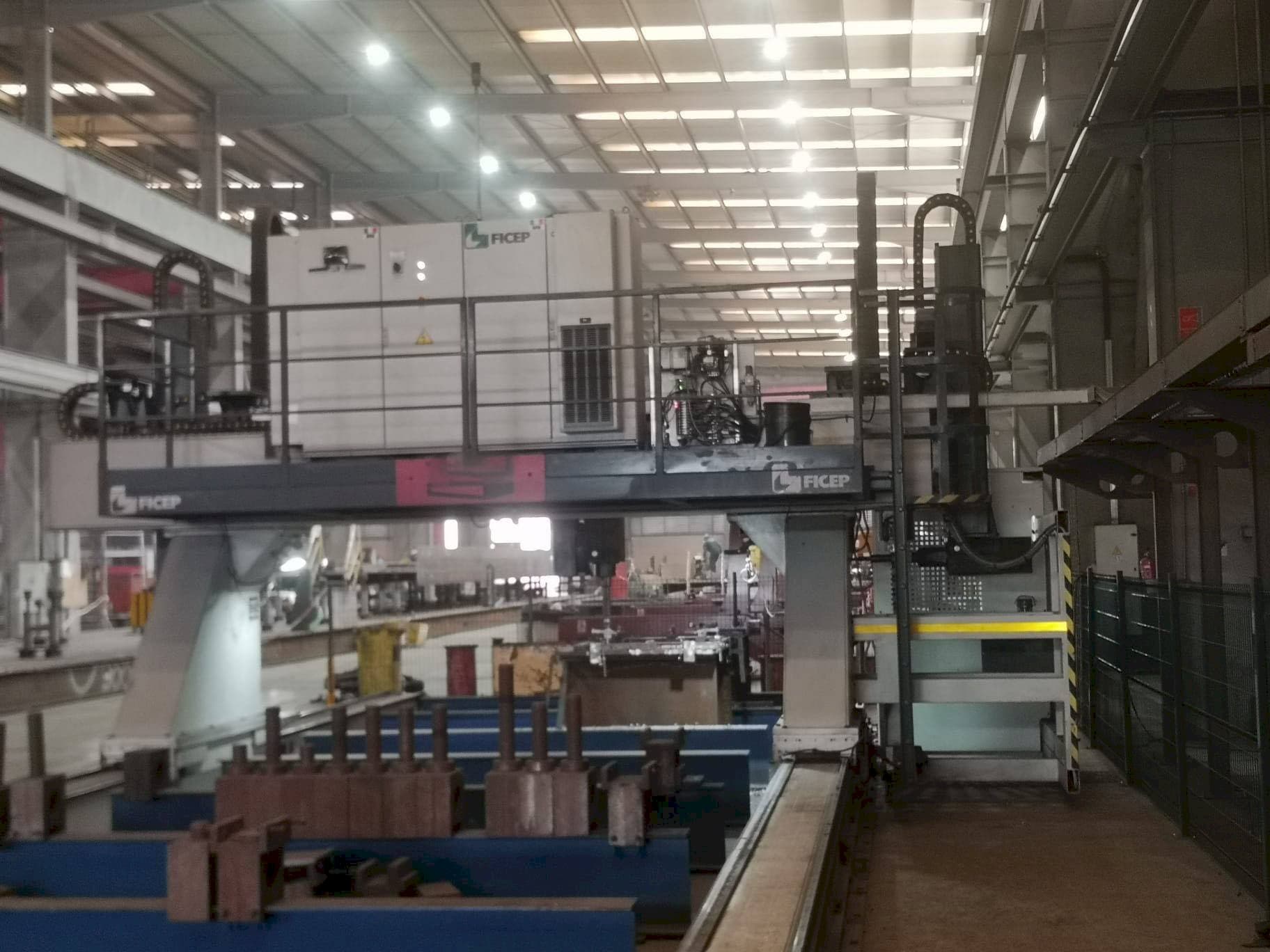 Vooraanzicht van FICEP 3003/12 GDD machine