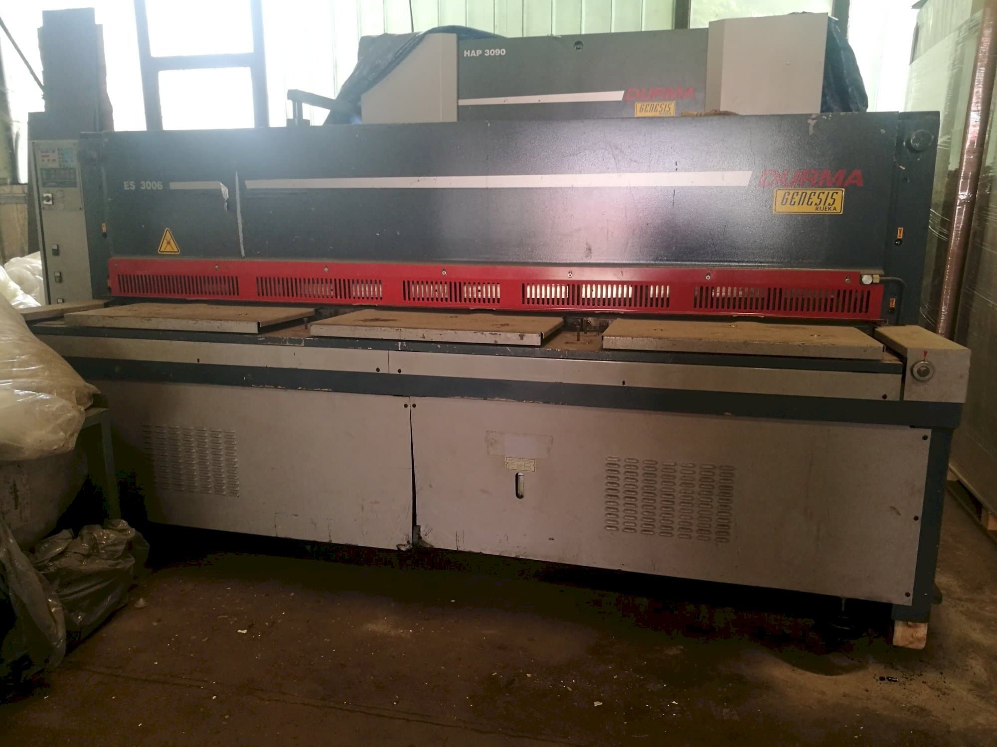 Vooraanzicht van Durma ES 3006 machine