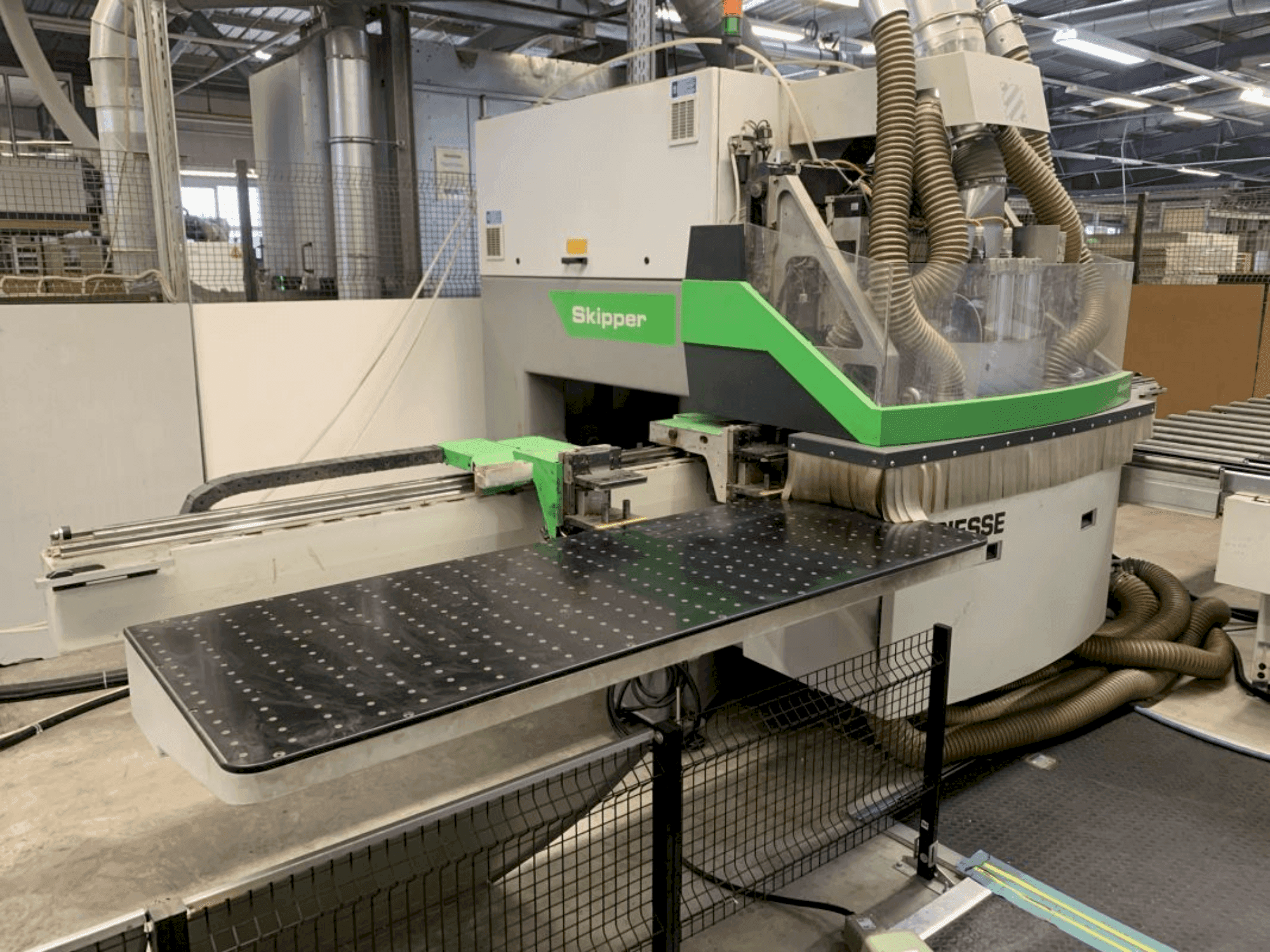 Vooraanzicht van BIESSE Skipper 130 machine
