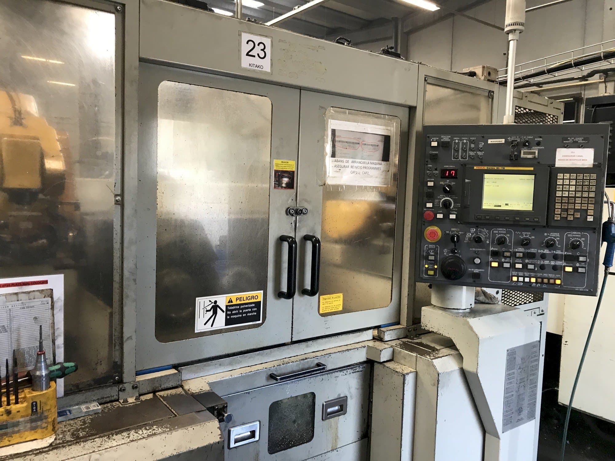 Vooraanzicht van KITAKO MT4-200 machine