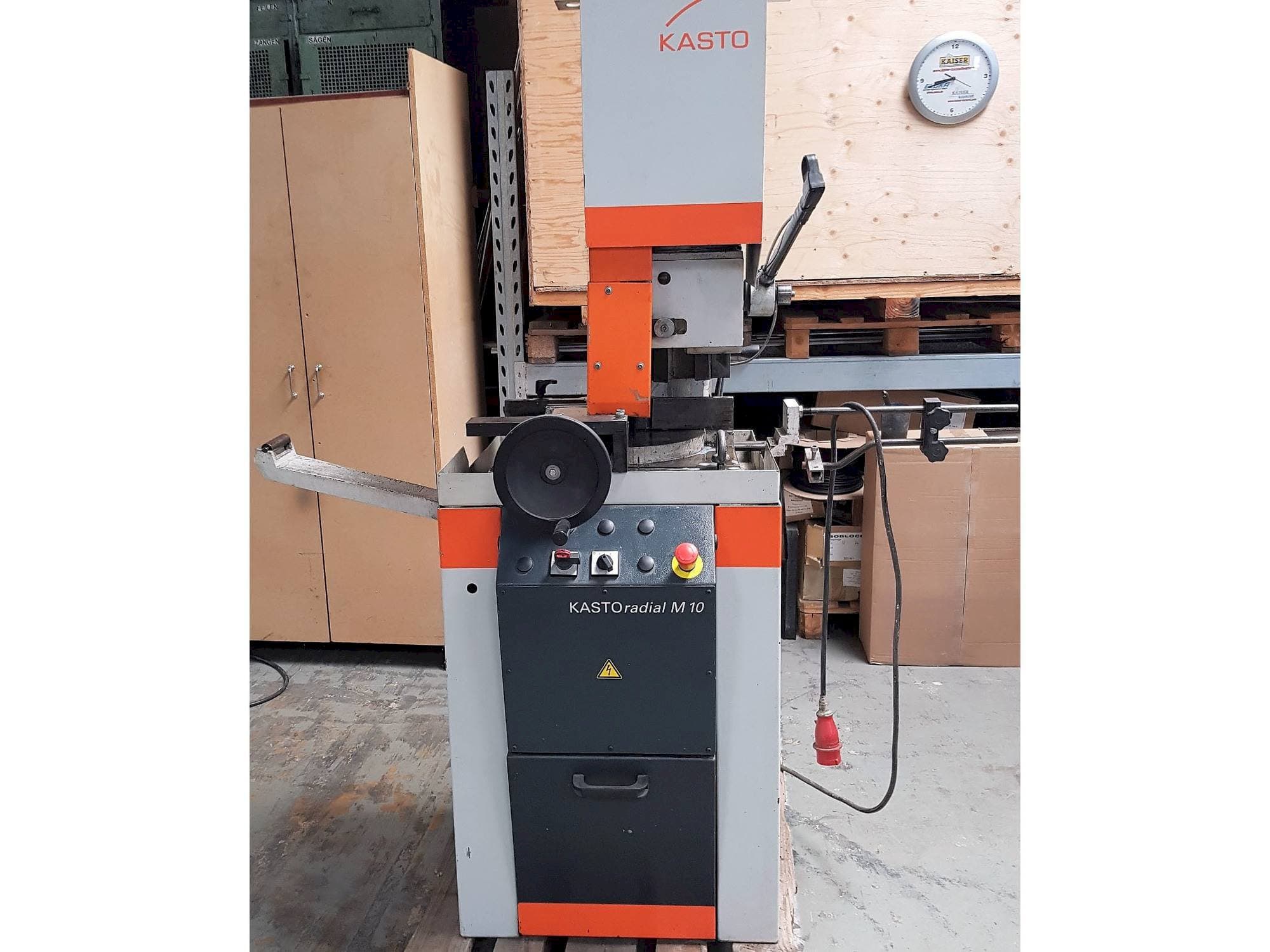 Vooraanzicht van KASTO Radial M 10 machine