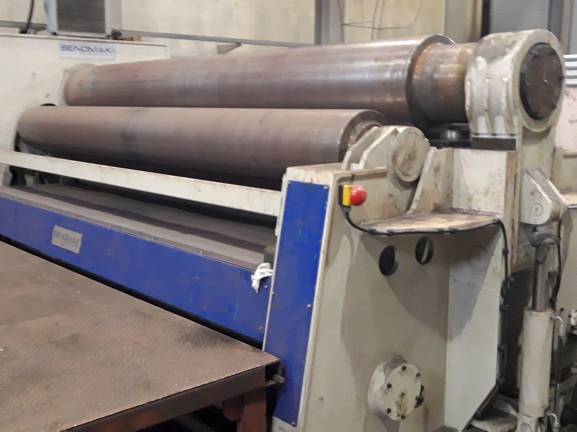 Vooraanzicht van BENDMAK CY4R-HHS 450-35/33-4 machine