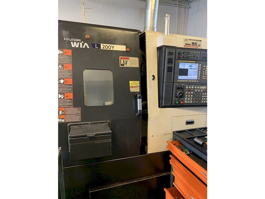 Vooraanzicht van Hyundai Wia L200Y machine