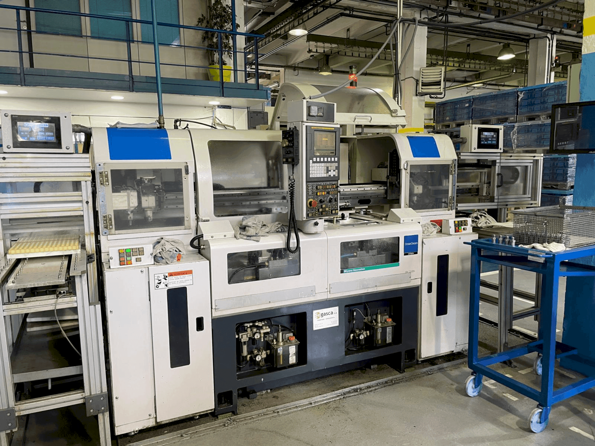 Vooraanzicht van Miyano GN-3200W machine