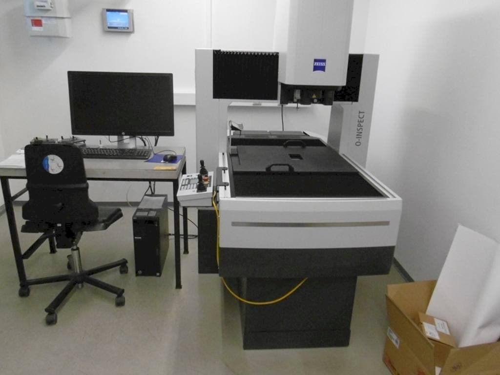 Vooraanzicht van ZEISS O-Inspect 543 machine