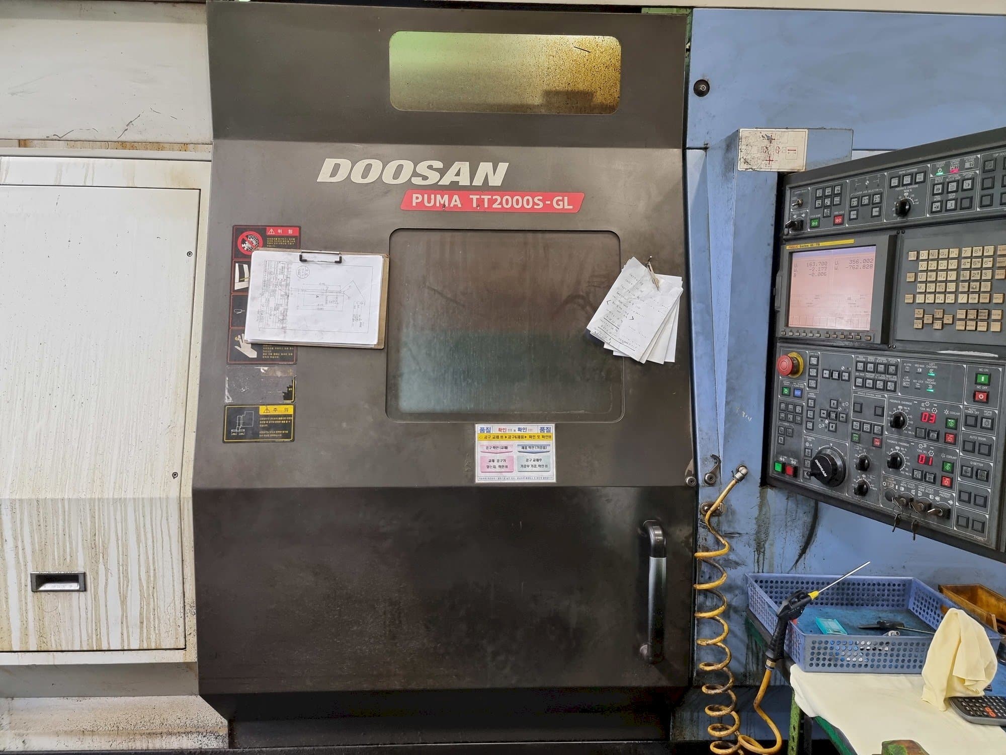 Vooraanzicht van Doosan PUMA TT2000S-GL machine