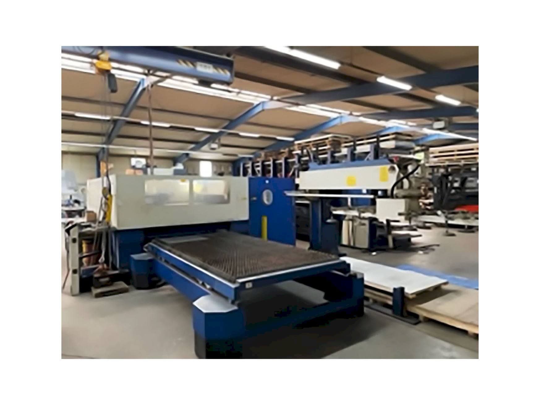 Vooraanzicht van Trumpf Trumatic L 3030 machine