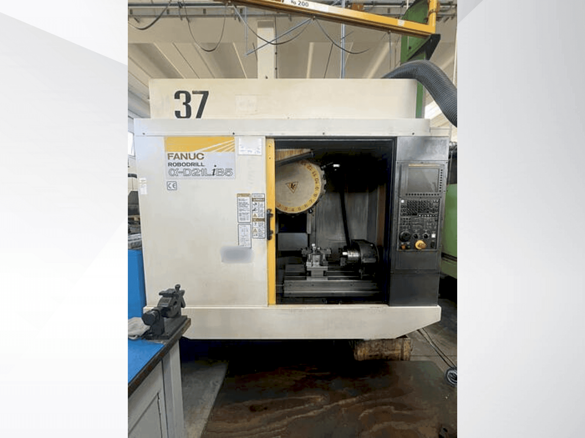 Vooraanzicht van FANUC Robodrill Alpha-D21LiB5 machine