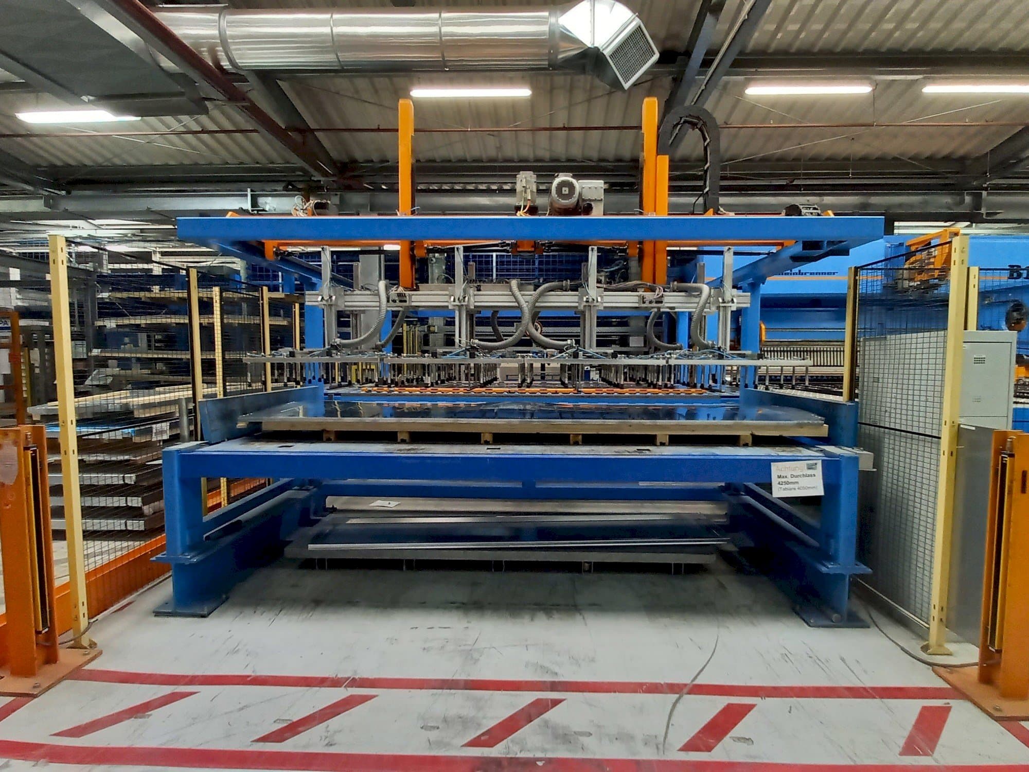 Vooraanzicht van Weinbrenner B 12 machine