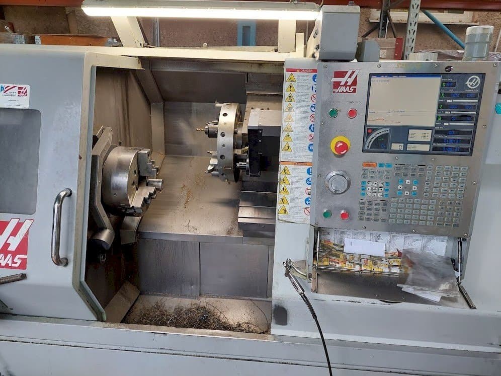 Vooraanzicht van HAAS SL-30TBHE machine