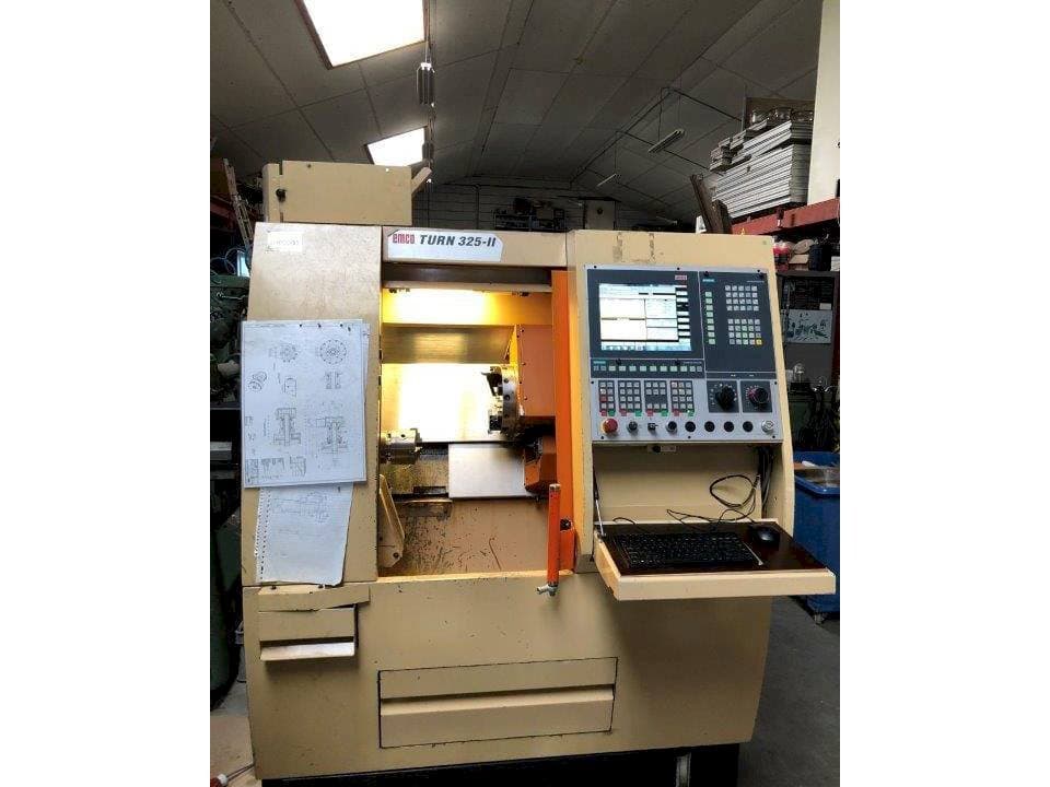 Vooraanzicht van EMCO TURN 325-II machine