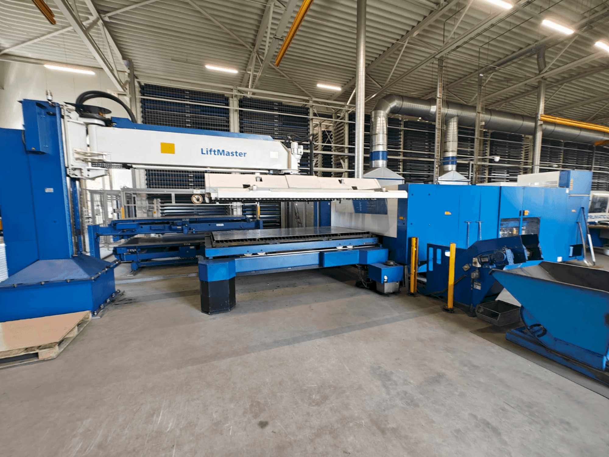 Vooraanzicht van TRUMPF TruLaser 5030 classic 6,0kW + LiftMaster machine