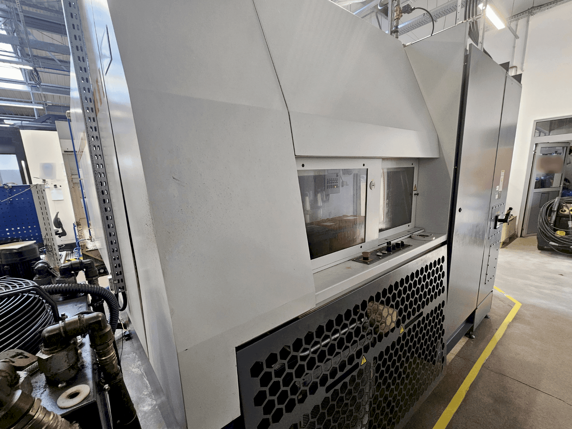 Zijaanzicht  van KOVOSVIT MAS MCU 630V-5X  machine