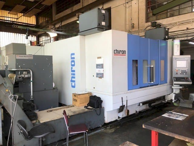 Vooraanzicht van CHIRON Mill 2000 machine