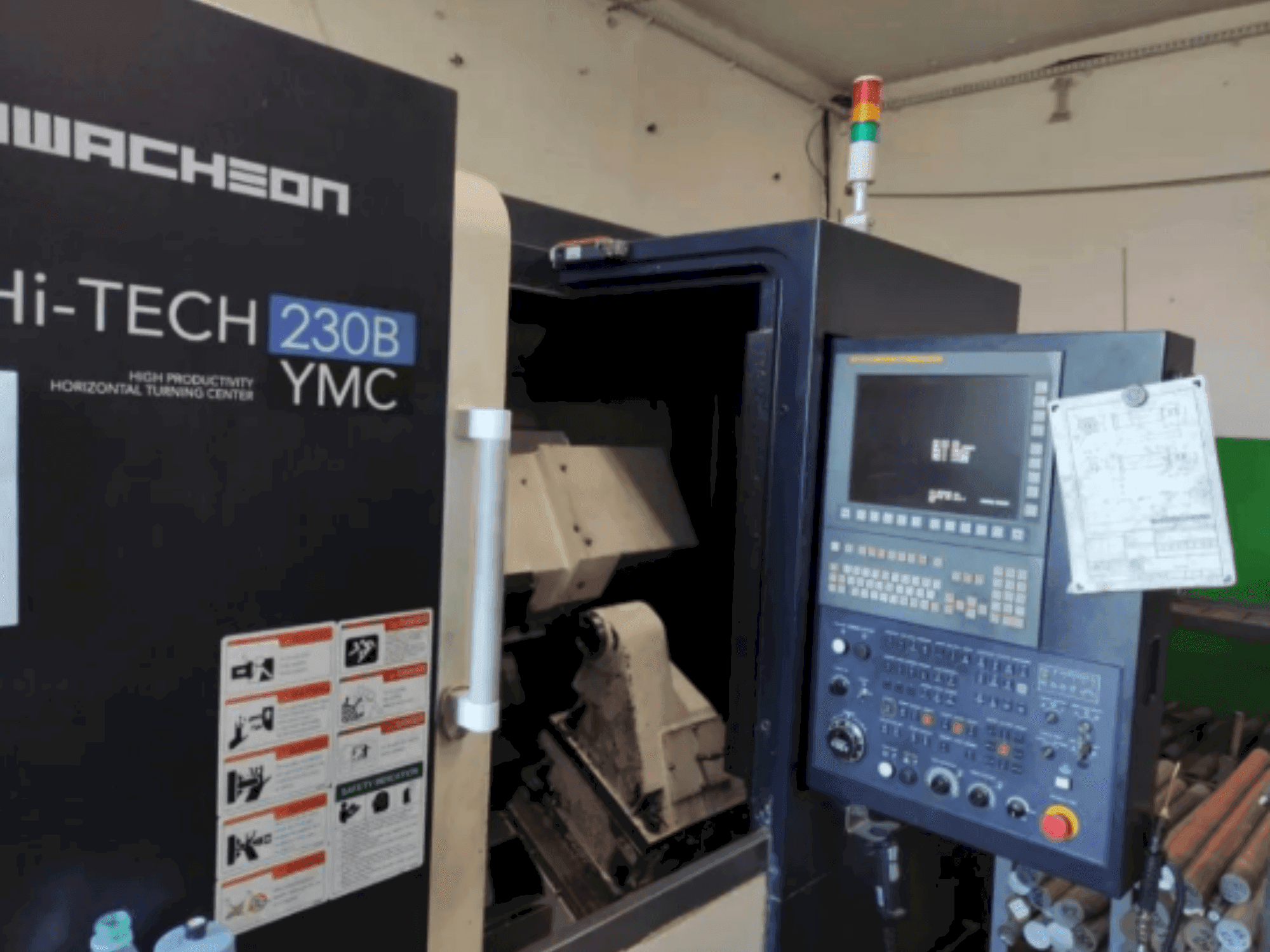 Vooraanzicht  van HWACHEON HI-TECH 230B YMC  machine