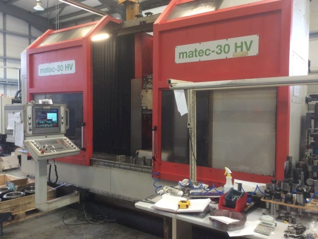 Vooraanzicht  van Matec 30 HV  machine