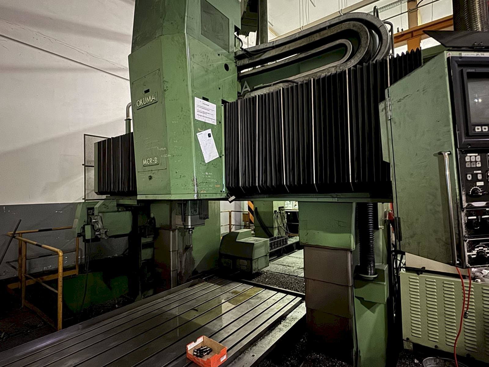 Vooraanzicht van Okuma MCR-B machine