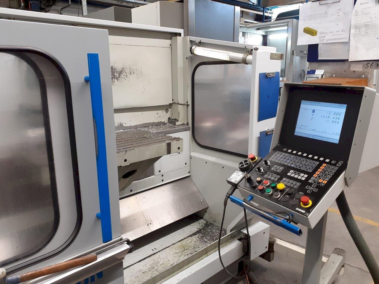 Vooraanzicht van MIKRON UME 600 machine