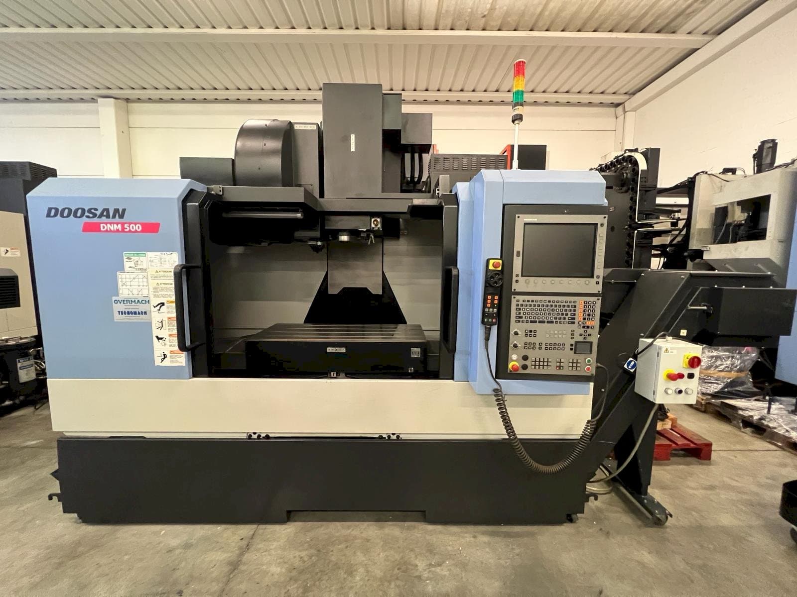 Vooraanzicht van DOOSAN DNM 500 machine