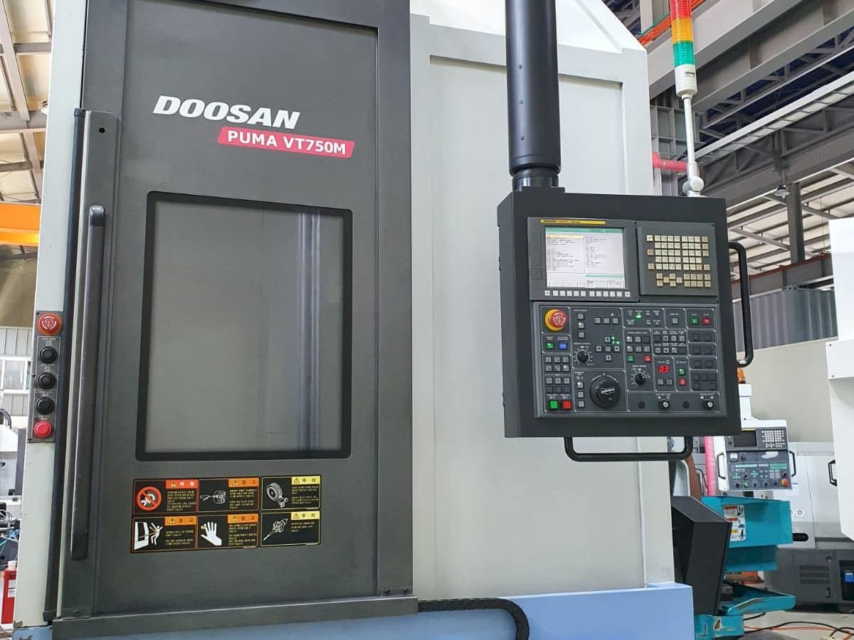 Vooraanzicht van Doosan Puma VT750M machine