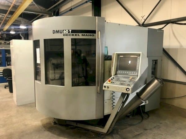 Vooraanzicht van DECKEL MAHO DMU 60T machine