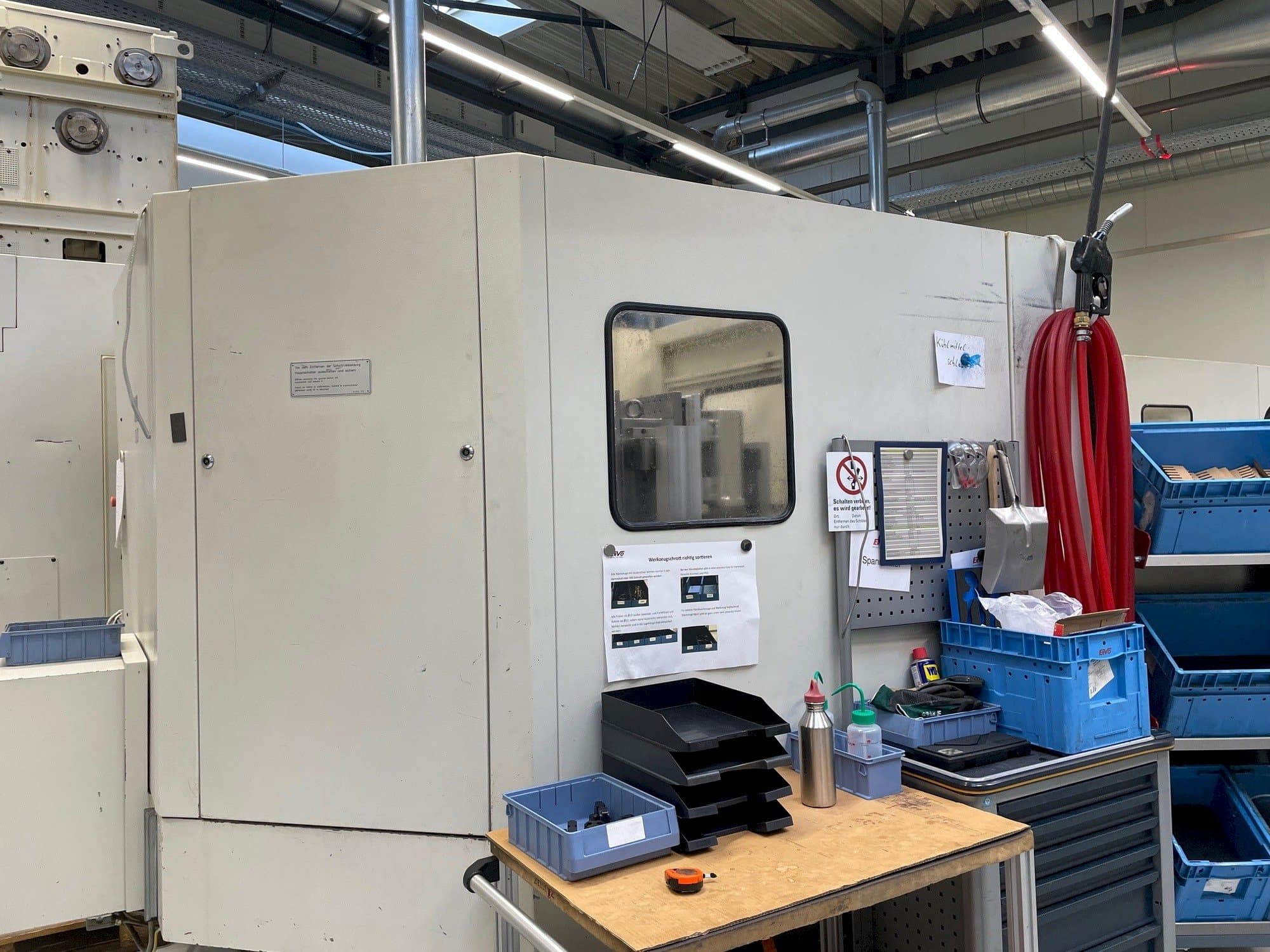 Linkerzijdeaanzicht van HELLER MC 16 machine