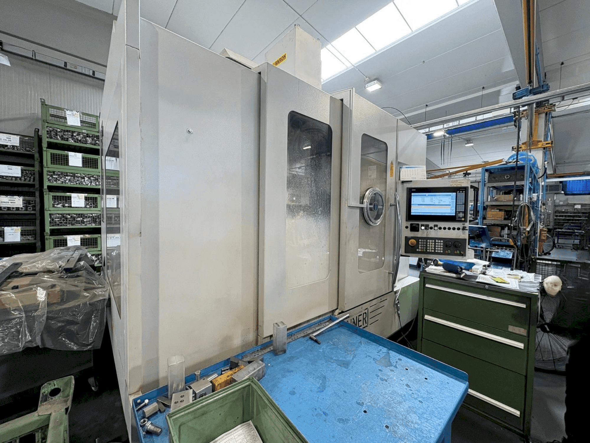 Vooraanzicht van SPINNER VC-1150 Compact machine