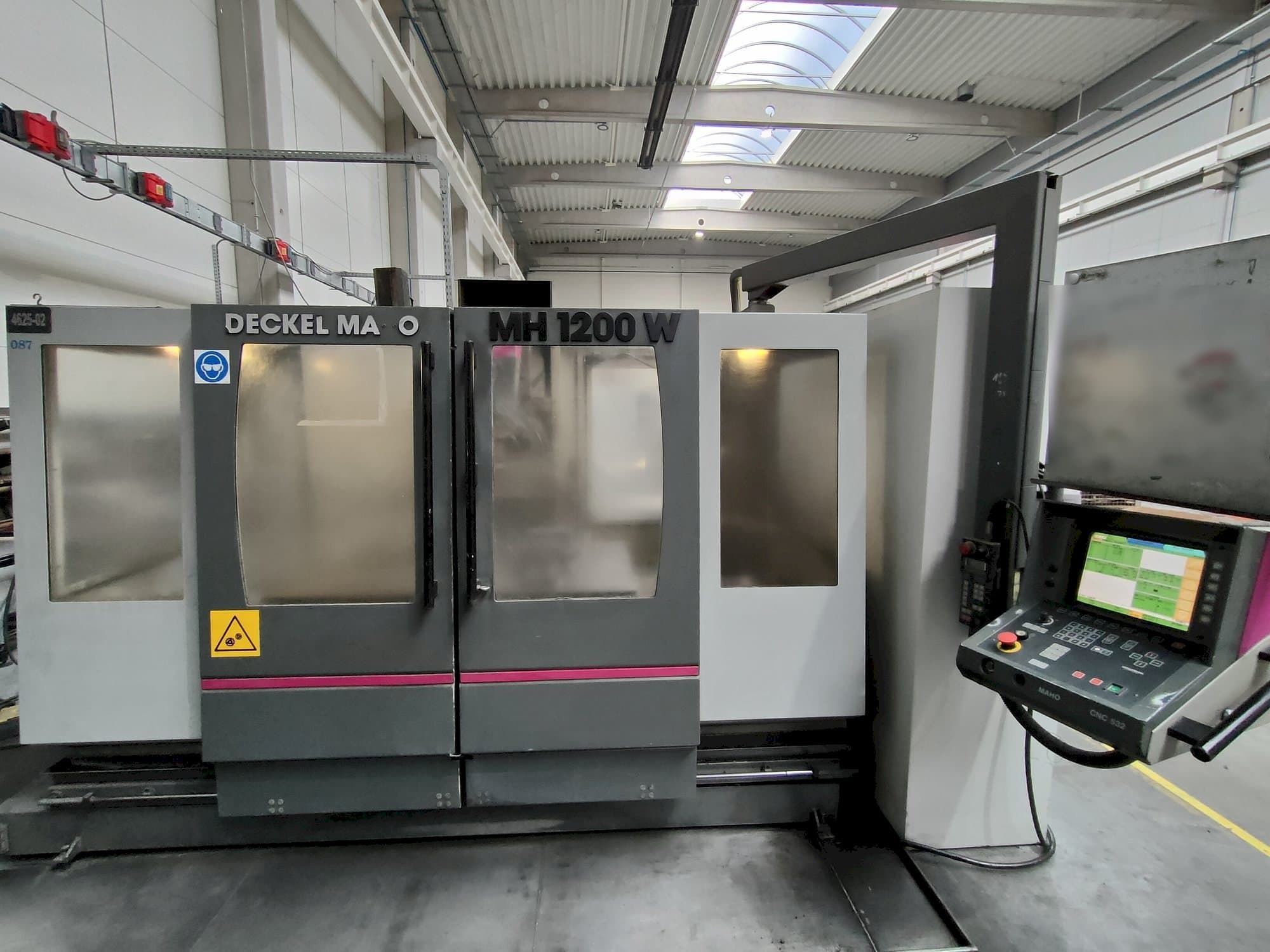 Vooraanzicht van Maho MH 1200W machine