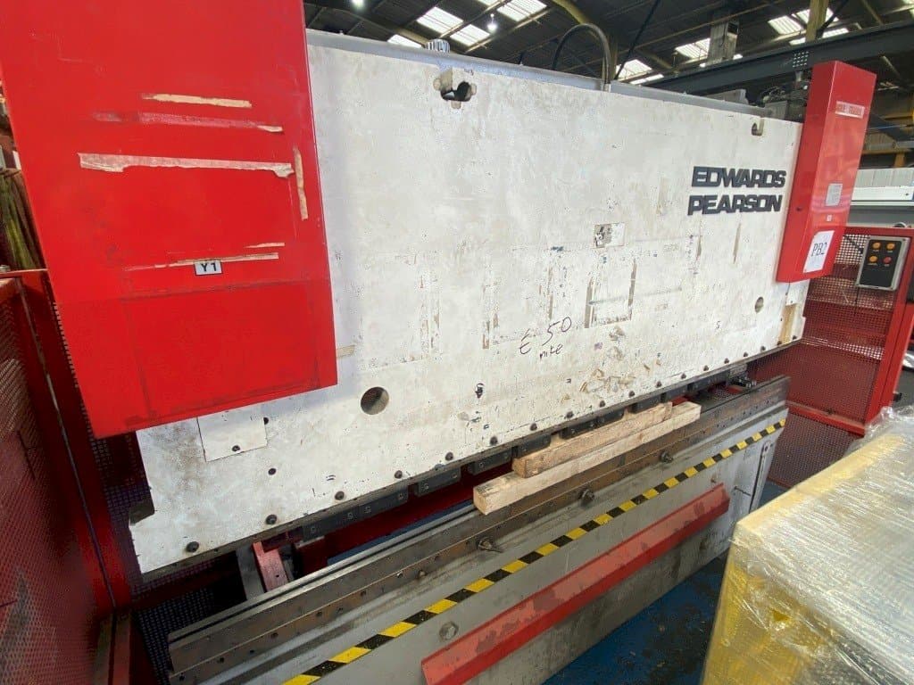 Vooraanzicht van EDWARDS PEARSON PR6 100/3100 machine