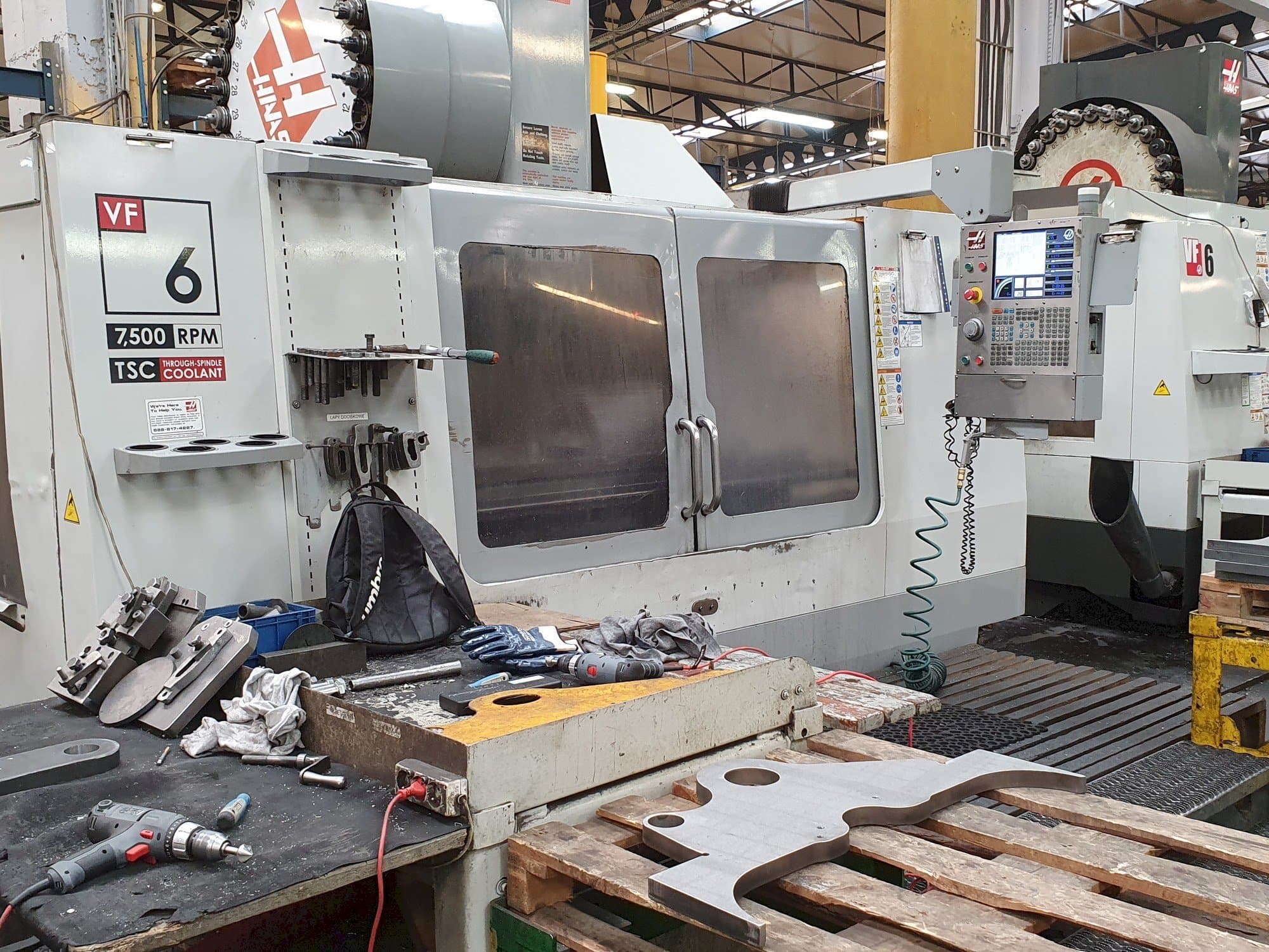 Vooraanzicht van HAAS VF-6 / 50HE machine